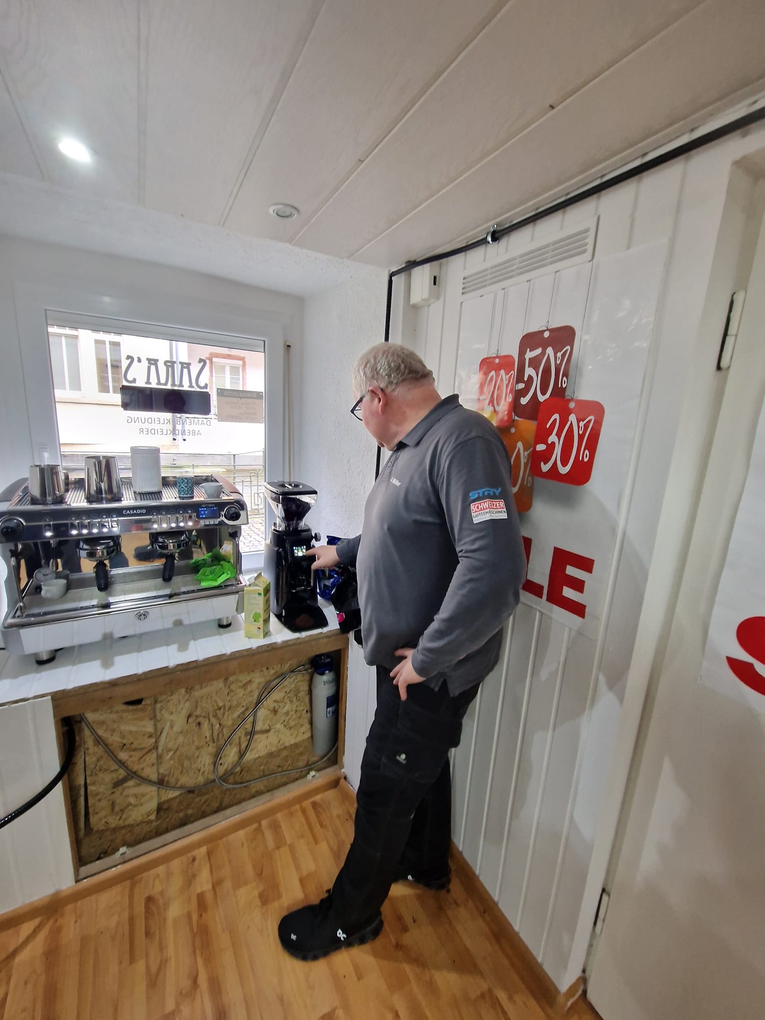 Installation des Casadio-Siebträgers im Klein Venedig