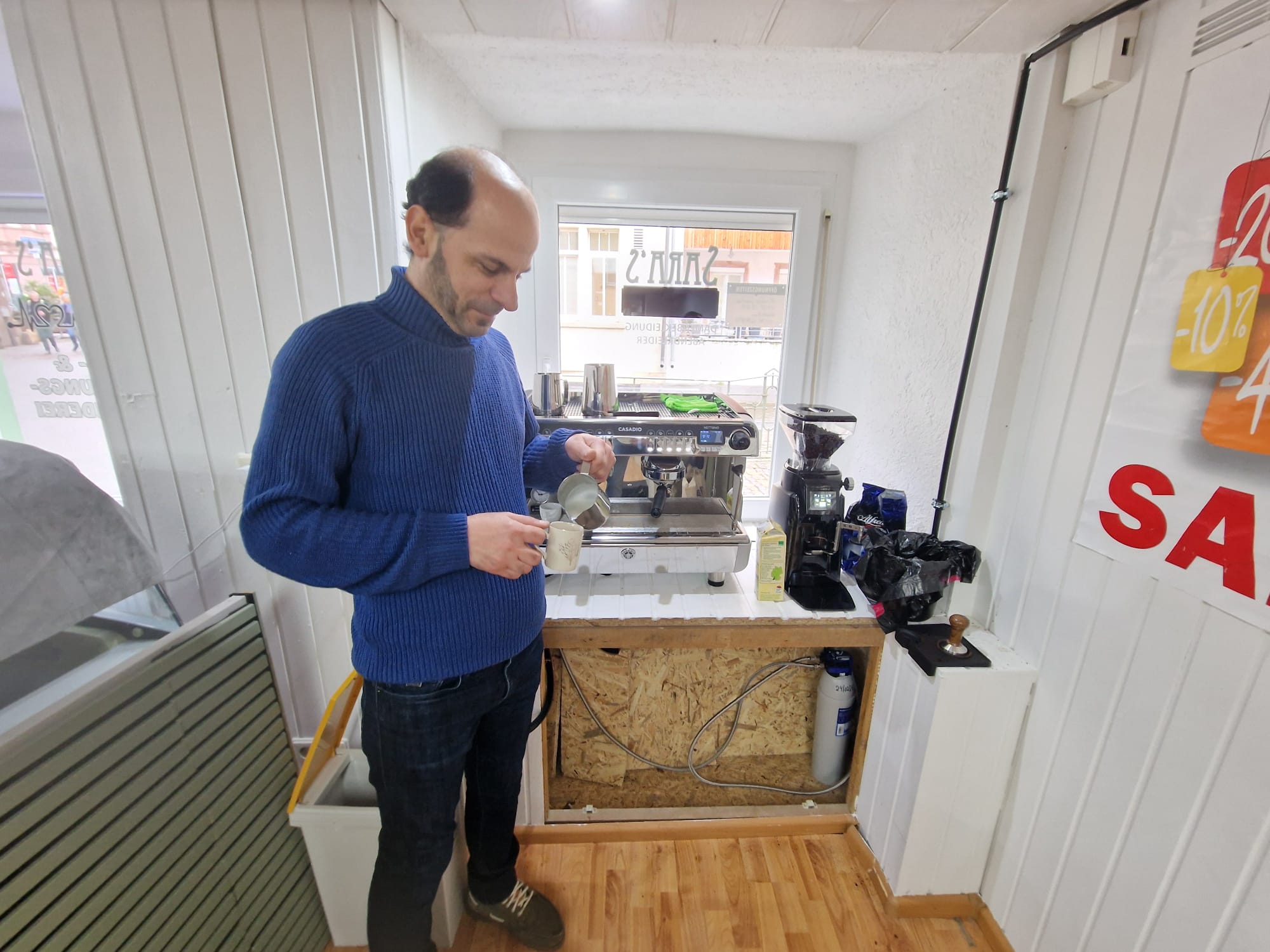 Erster Espresso aus dem neuen Casadio-Siebträger im Klein Venedig