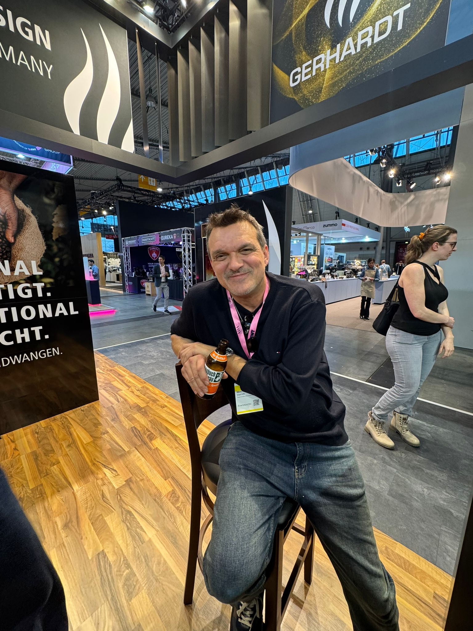 Mirko Dietrich entspannt am Gerhardt-Stand auf der Intergastra